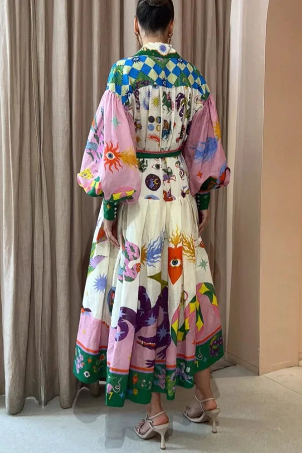 Robe plissée dans le style rétro français, avec une silhouette en A élégante, une taille cintrée, et des plis délicats qui ajoutent une touche de sophistication intemporelle. Le design met en avant un style classique et féminin, parfait pour toutes les occasions.