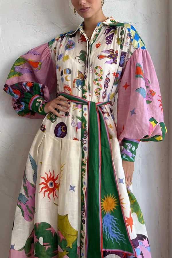 Robe plissée dans le style rétro français, avec une silhouette en A élégante, une taille cintrée, et des plis délicats qui ajoutent une touche de sophistication intemporelle. Le design met en avant un style classique et féminin, parfait pour toutes les occasions.