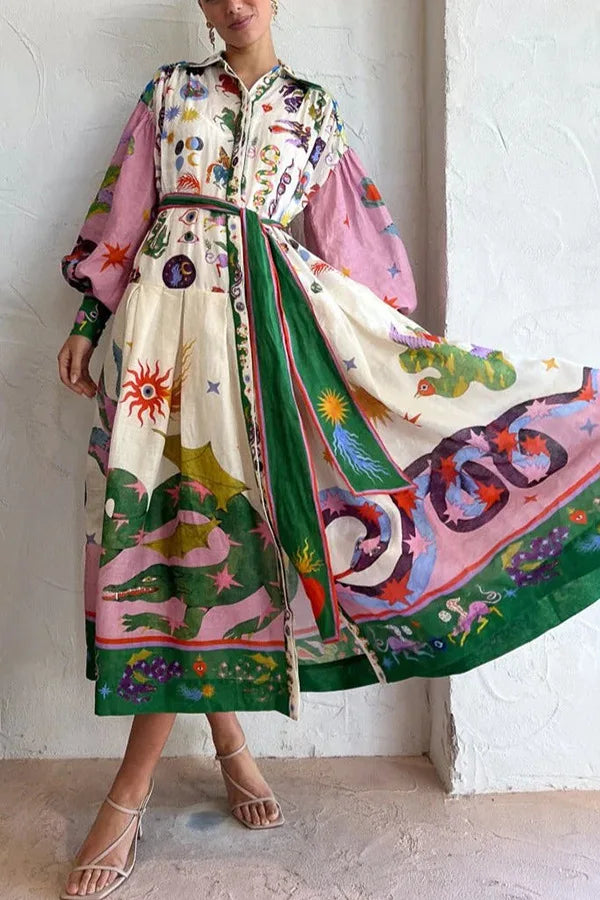 Robe plissée dans le style rétro français, avec une silhouette en A élégante, une taille cintrée, et des plis délicats qui ajoutent une touche de sophistication intemporelle. Le design met en avant un style classique et féminin, parfait pour toutes les occasions.