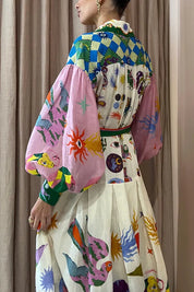 Robe plissée dans le style rétro français, avec une silhouette en A élégante, une taille cintrée, et des plis délicats qui ajoutent une touche de sophistication intemporelle. Le design met en avant un style classique et féminin, parfait pour toutes les occasions.