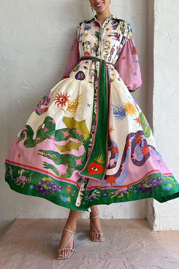 Robe plissée dans le style rétro français, avec une silhouette en A élégante, une taille cintrée, et des plis délicats qui ajoutent une touche de sophistication intemporelle. Le design met en avant un style classique et féminin, parfait pour toutes les occasions.
