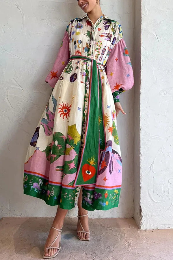 Robe plissée dans le style rétro français, avec une silhouette en A élégante, une taille cintrée, et des plis délicats qui ajoutent une touche de sophistication intemporelle. Le design met en avant un style classique et féminin, parfait pour toutes les occasions.